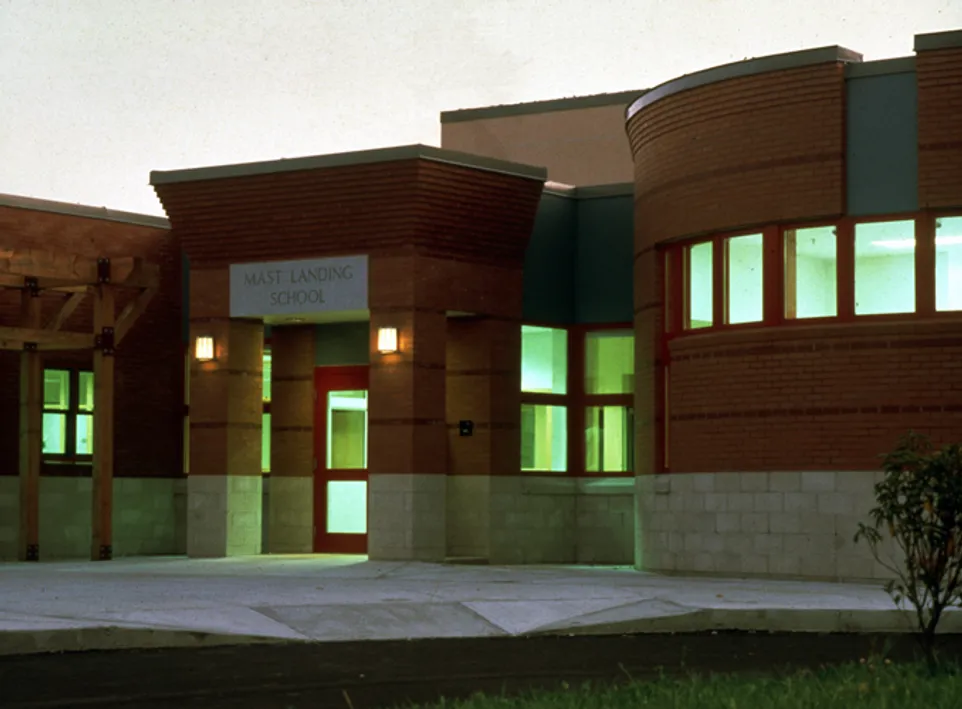 Mast Landing School — photograph 7 of 8
